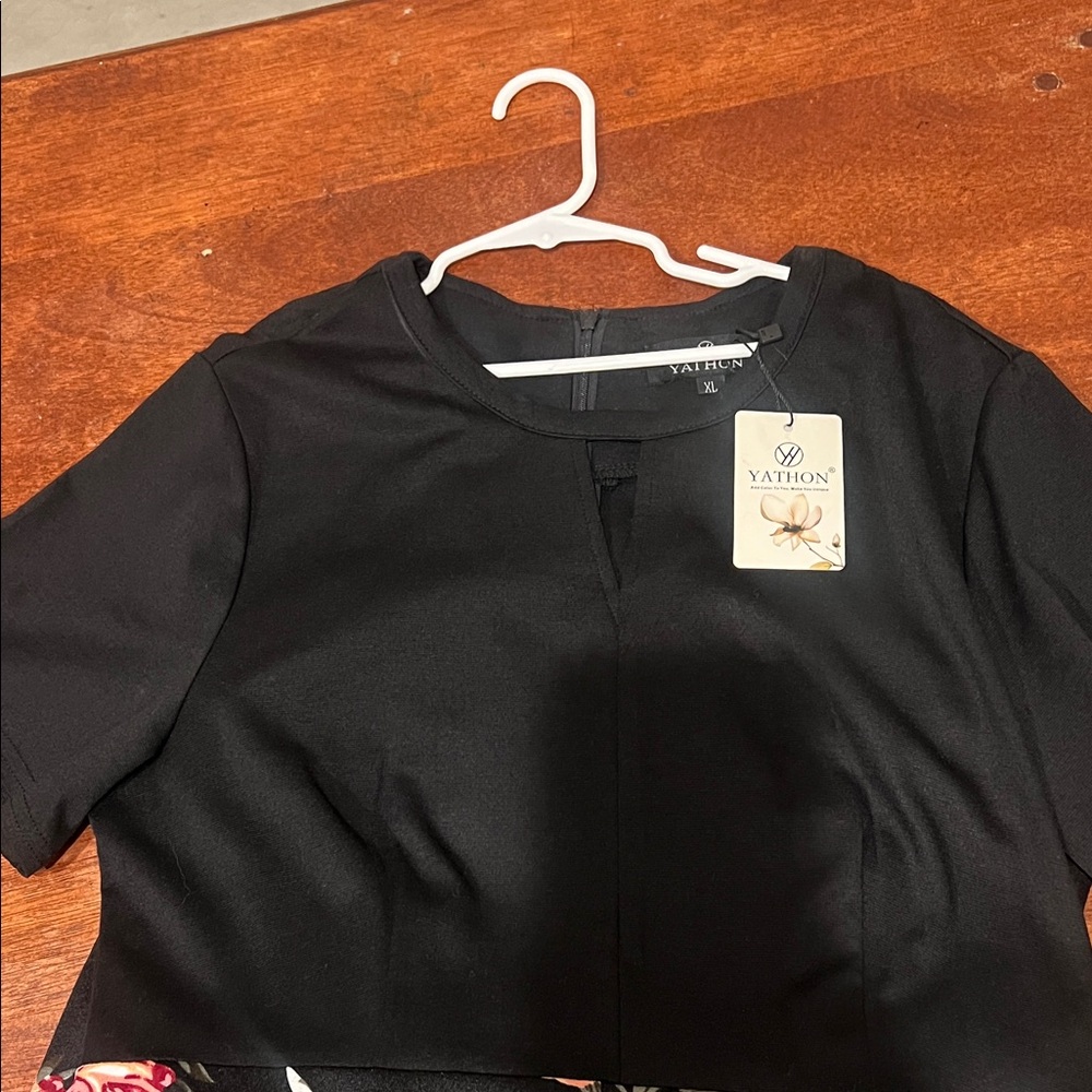 Black Women's Short Sleeve Top
